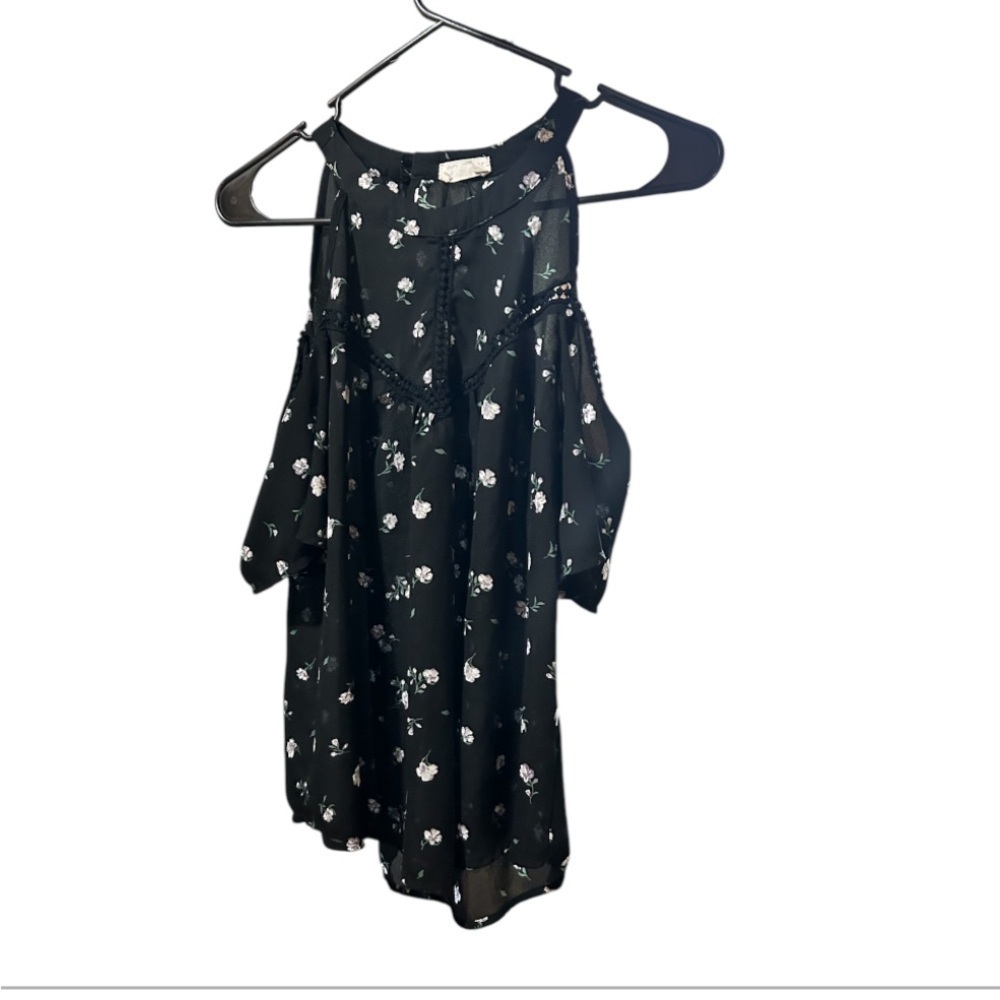 Sienna Sky Black Floral Cold Shoulder blouse size xsmall